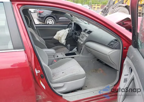 2010 Toyota Camry Le/Se/Xle z USA, uszkodzony, nr VIN 4T1BF3EK1AU524024